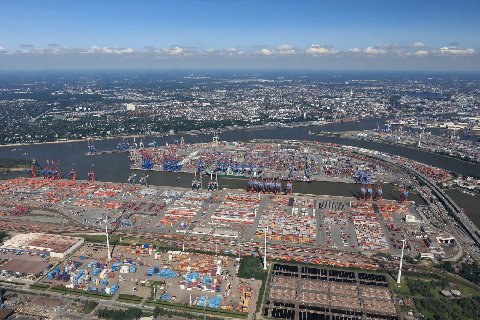 Port of Hamburg Remains in Service - Logistics Manager