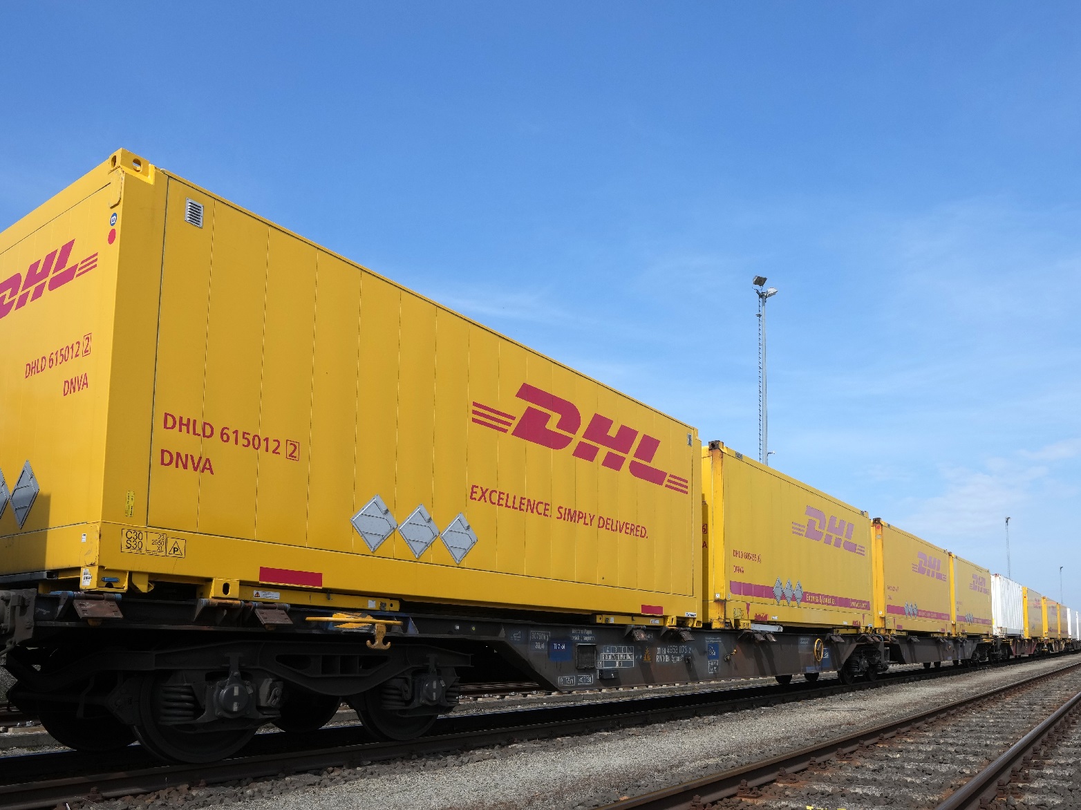 DHL Global Forwarding เปิดตัวบริการขนส่งสินค้าทางรถไฟรถไฟเชื่อม Kunming