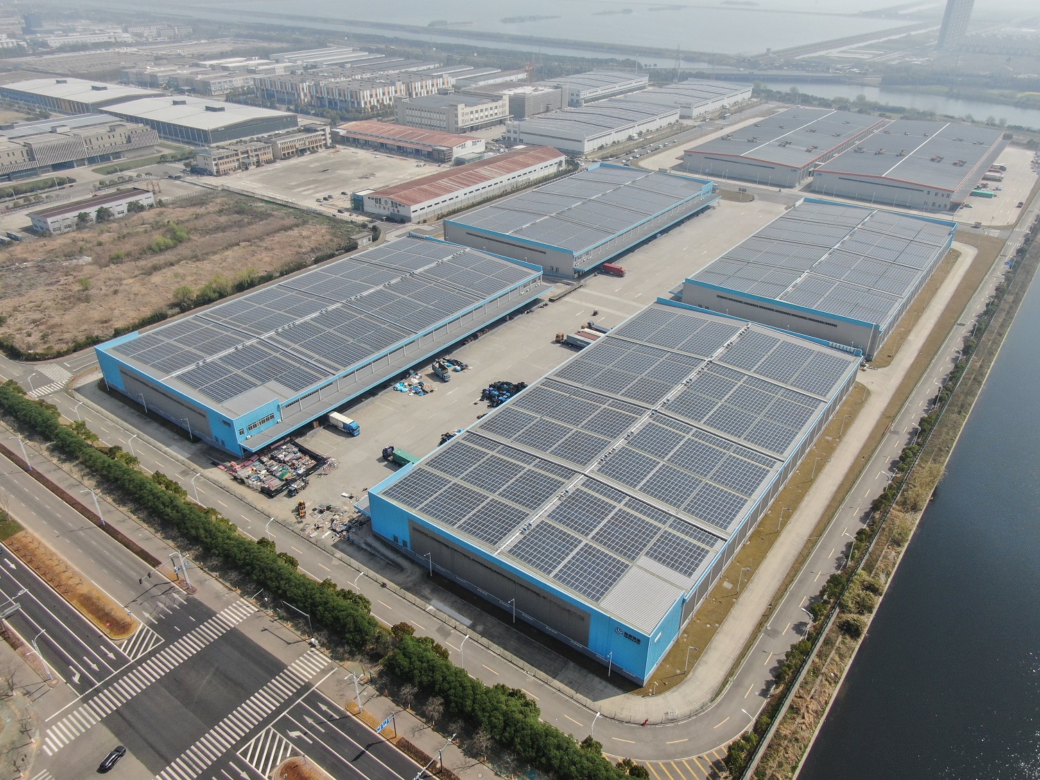 Cainiao adopts Renewable Energy with Solar Panels on Warehouse