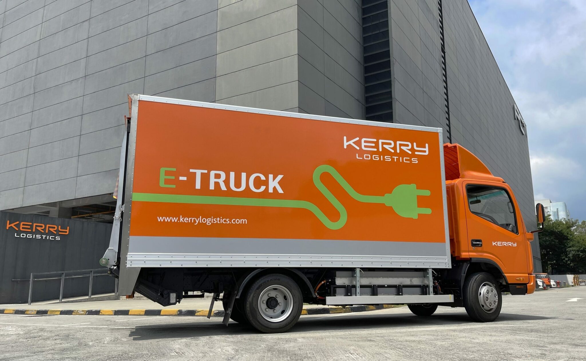 Kerry Logistics Network บุกเบิกการใช้งานรถบรรทุกพลังงานไฟฟ้ารายแรกใน Hong  Kong - Logistics Manager