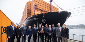 Hapag-Lloyd Christens Hamburg Express