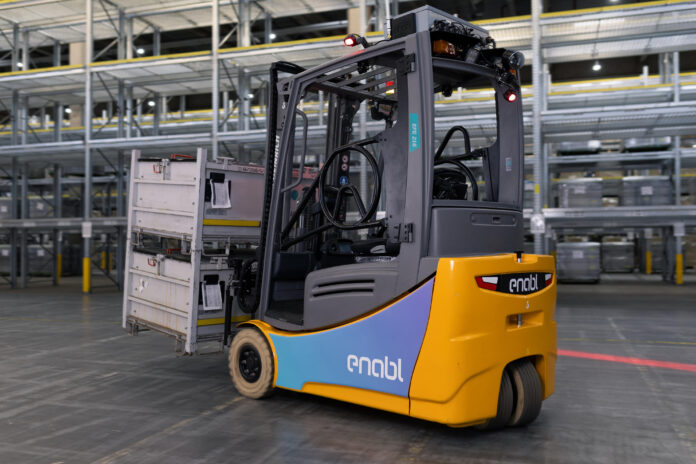 DB Schenker Remote-Controlled Forklifts enabl