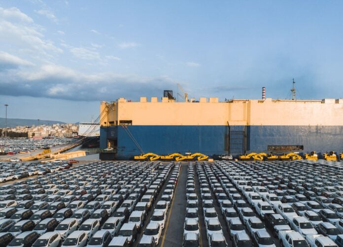 COSCO PRIJE DOSTAVLJIVANJE VOZILA PRIKLJUČAK PIRAEUS