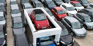 CEVA Logistics Autonomous Vehicle-Handling Robots