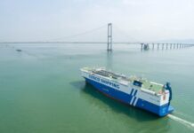 China Largest Solar LNG Dual-Fuel Vessel YUAN HAI KOU