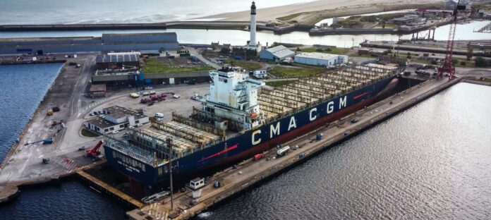 CMA-CGM-container-vessel-at-Damen-Shipyards-e1712221550714 CMA CGM New KILIMA Service Far East Africa Indian Ocean