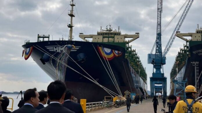 medium - 5 HMM Naming Ceremony Methanol-Powered Containership HMM CLOVER